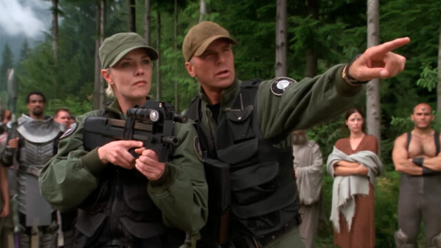 Carter and O'Neill demonstrate the P90 ("The Warrior")