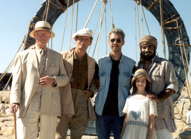 Kelly Vint, Roland Emmerich, and the Stargate cast (behind the scenes)