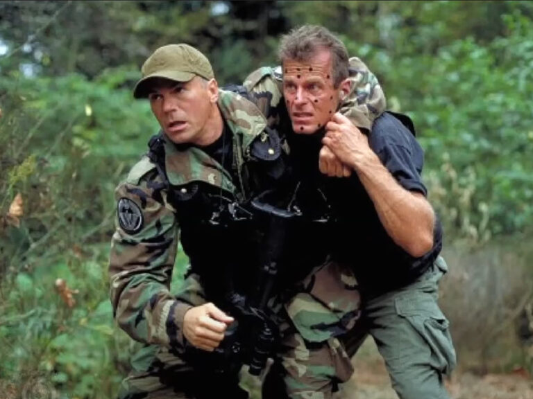 Richard Dean Anderson and Bill Nikolai on the set of "Double Jeopardy"